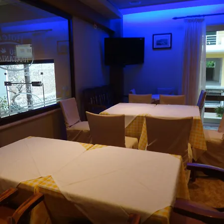 40 Platania Λουτρά Αιδηψού