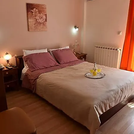 40 Platania Hotel Loutra Edipsou (Evia)
