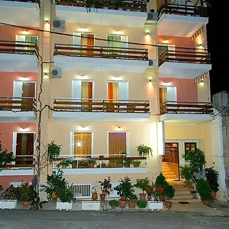 40 Platania Hotel Loutra Edipsou (Evia)